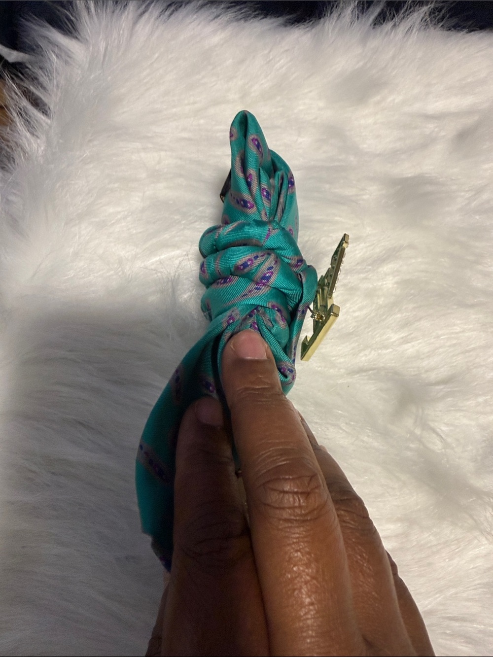 Louis Vuitton Turquoise Crystal LV Knot Junk Tie Accessory - Picture 3 of 4